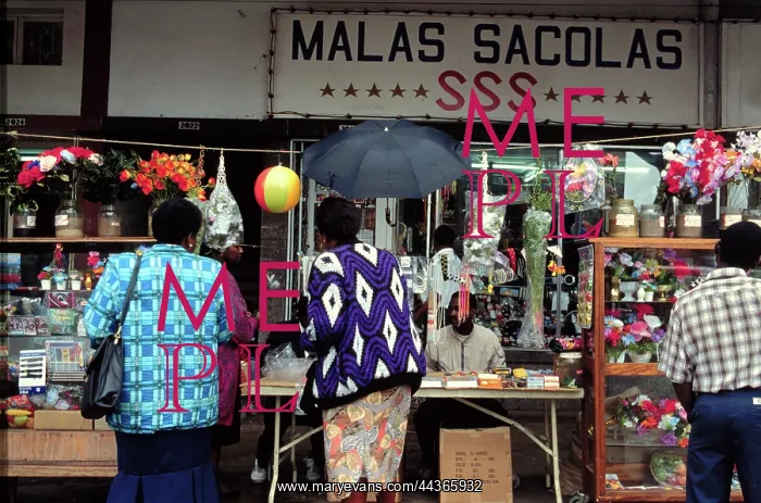 : Maputo shops begin to swell with goods, mostly imported : Maputo shops begin to swell with goods, mostly imported