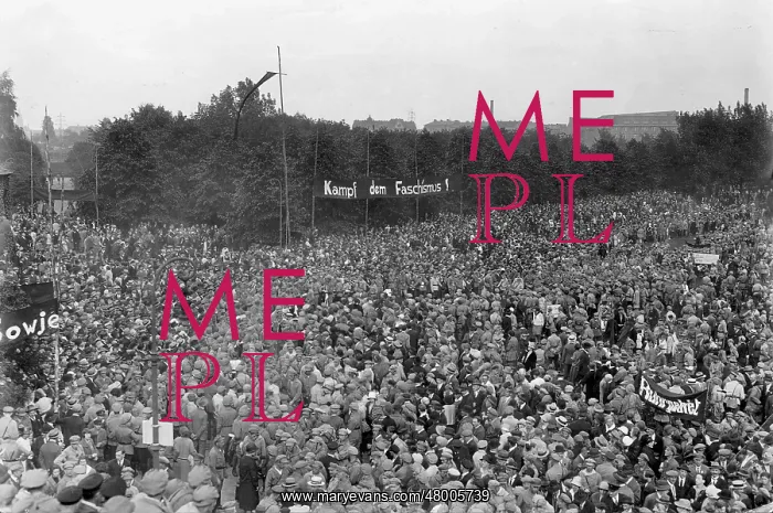 : March of the Communist Party in Berlin, 1927 : March of the Communist Party in Berlin, 1927