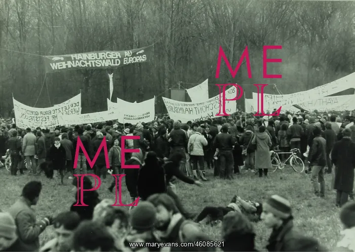 : March / demonstration by opponents of the construction : March / demonstration by opponents of the construction