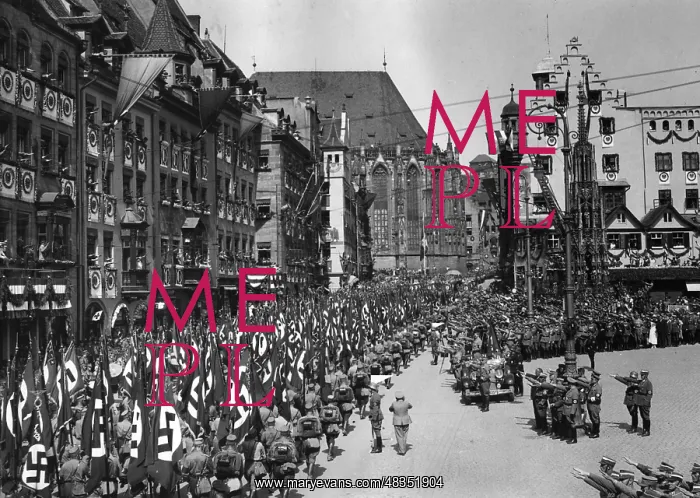 : March of the SA past the Adolf-Hitler-Platz : March of the SA past the Adolf-Hitler-Platz
