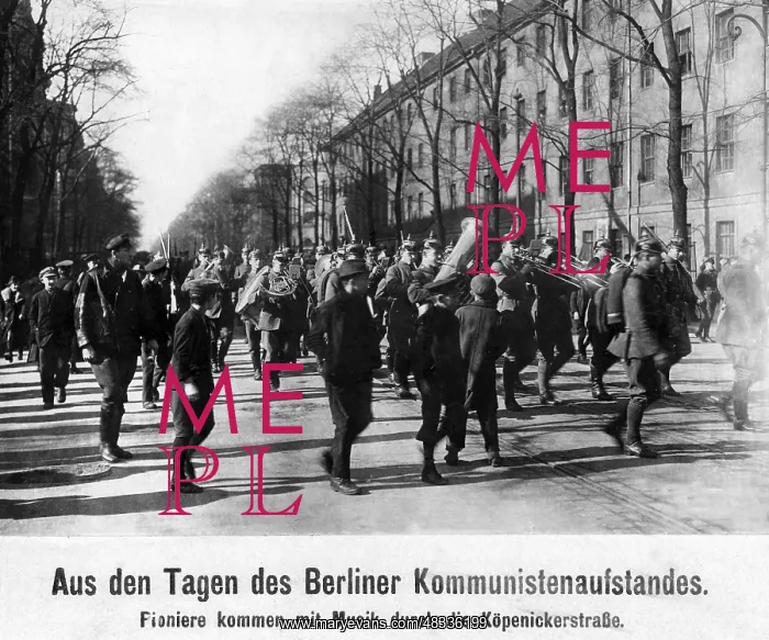 : Marching band in Berlin, 1919 : Marching band in Berlin, 1919