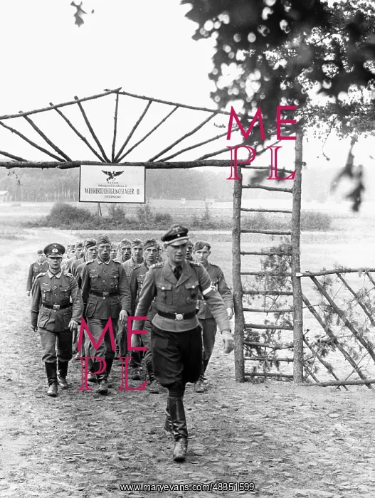: Marching Hitler Youth members, 16.09.1943 : Marching Hitler Youth members, 16.09.1943