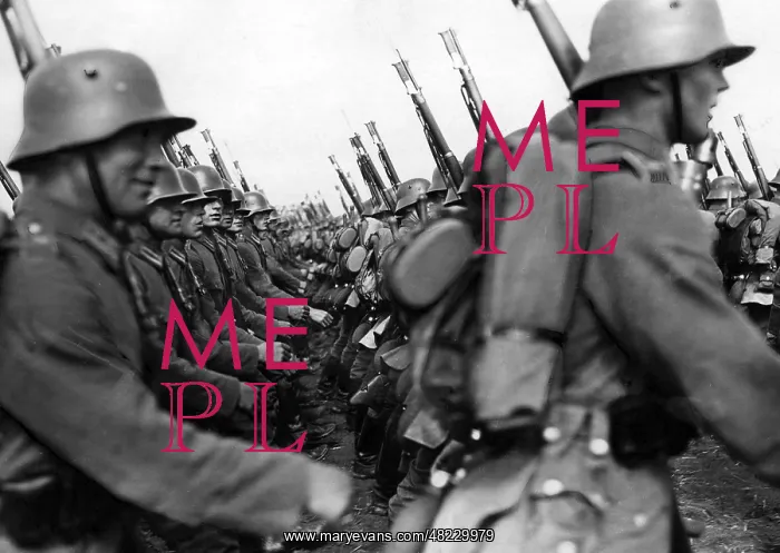 : Marching soldiers, 1930 : Marching soldiers, 1930