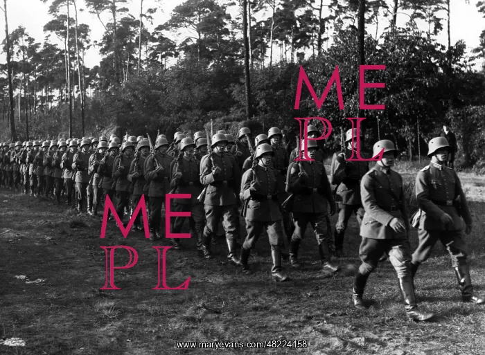 : Marching soldiers : Marching soldiers