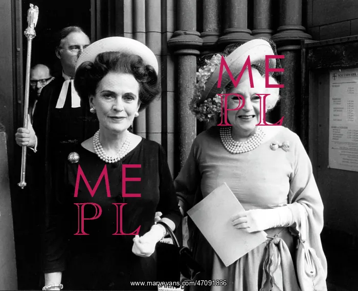 : Margaret, Duchess of Argyll with Barbara Cartlanad : Margaret, Duchess of Argyll with Barbara Cartlanad