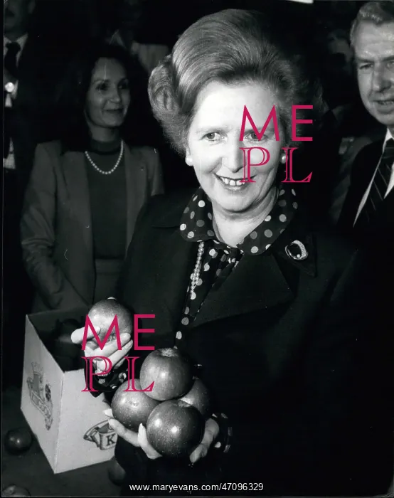 : Margaret Thatcher at party conference with apples : Margaret Thatcher at party conference with apples