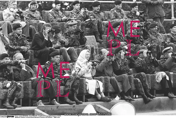 : Margaret Thatcher with soldiers : Margaret Thatcher with soldiers