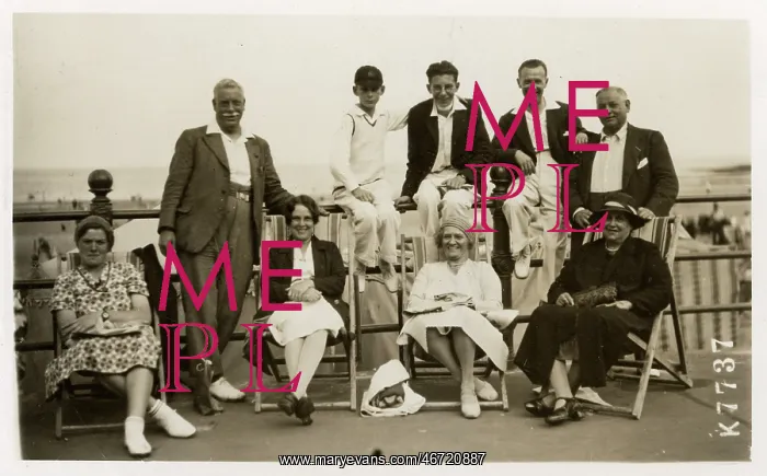 : Margate, Kent - Extended family group on the seafront : Margate, Kent - Extended family group on the seafront