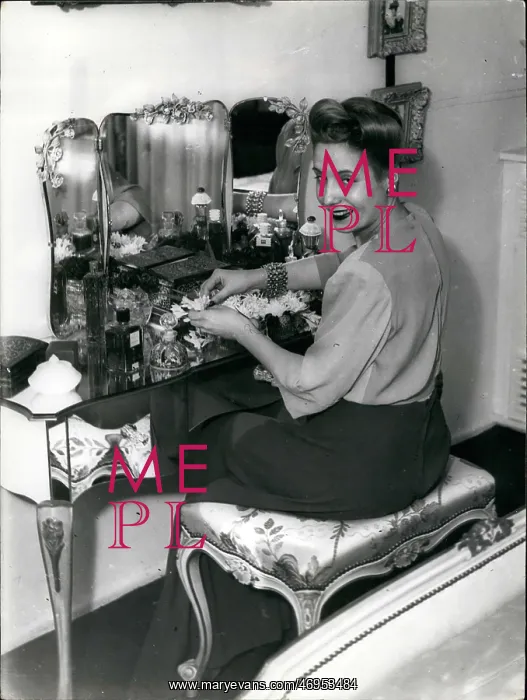 : Maria Eva Duarte de Peron at her dressing table : Maria Eva Duarte de Peron at her dressing table