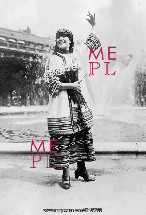 : Maria Grigorievna Tolowiew in Paris, 1924 : Maria Grigorievna Tolowiew in Paris, 1924