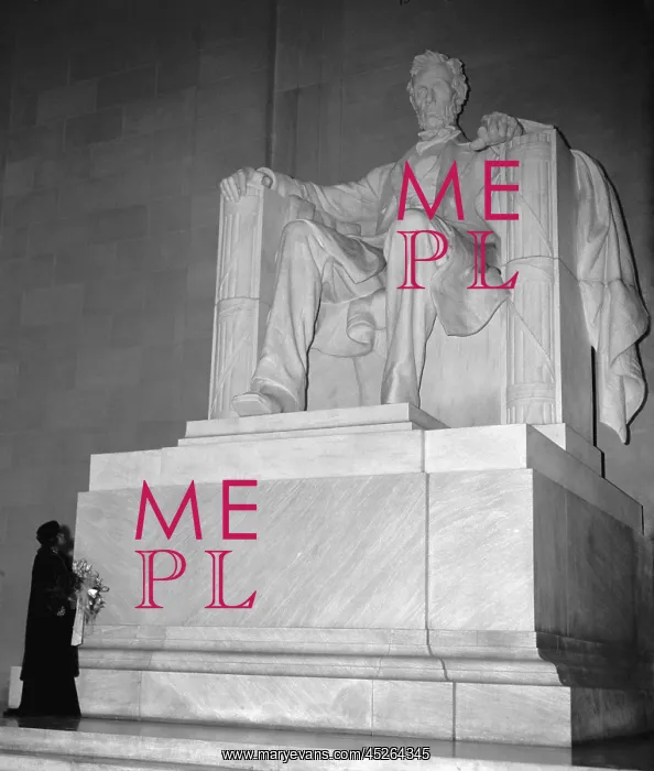 : Marian Anderson before the sculpture of Lincoln : Marian Anderson before the sculpture of Lincoln