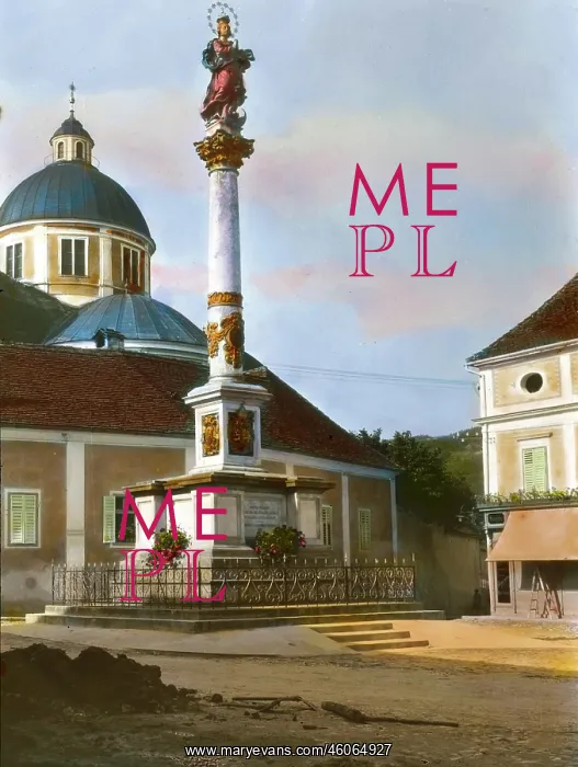 : Marian column on the main square in Poellau : Marian column on the main square in Poellau
