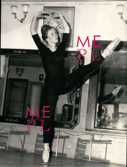 : Marie-Claude Delon doing dance exercises, Meudon, France : Marie-Claude Delon doing dance exercises, Meudon, France
