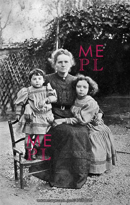 : Marie Curie and Daughters, 1908 : Marie Curie and Daughters, 1908