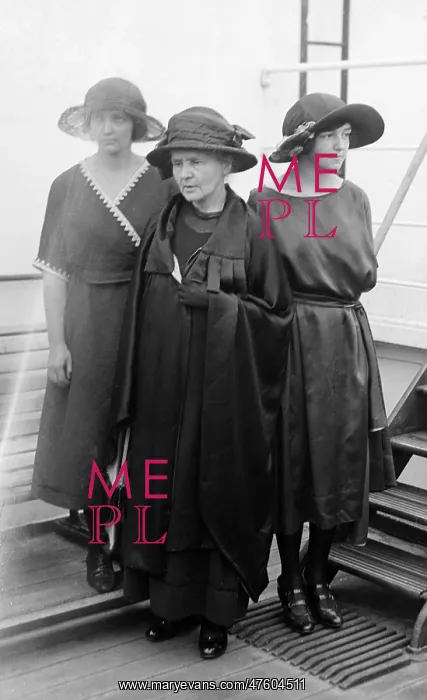 : Marie Curie with Her Daughters : Marie Curie with Her Daughters