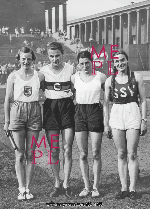 : Marie Dollinger : Marie Dollinger