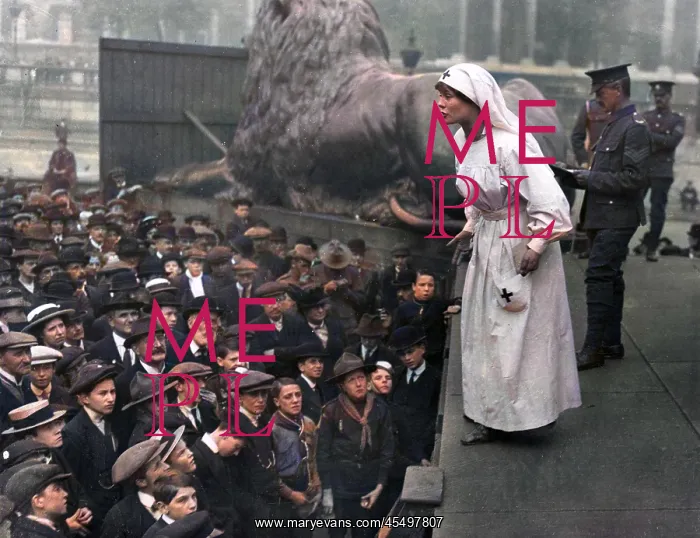 : Marie Somers in Trafalgar Square, C.1915 : Marie Somers in Trafalgar Square, C.1915