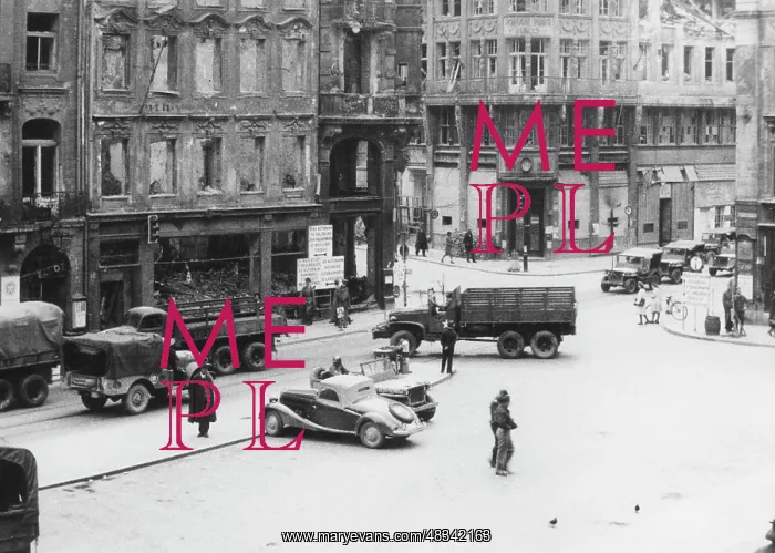 : The Marienplatz in Munich after the war, 1945 : The Marienplatz in Munich after the war, 1945