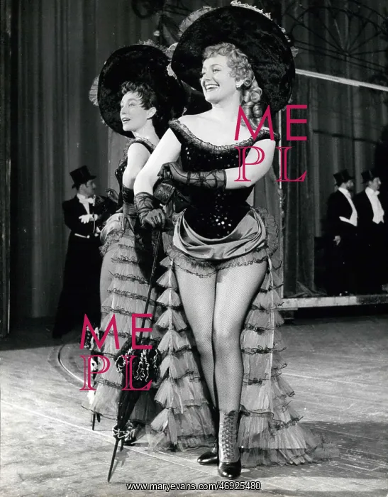 : Marika Nemeth as The Merry Widow, Gartnerplatz, Munich : Marika Nemeth as The Merry Widow, Gartnerplatz, Munich