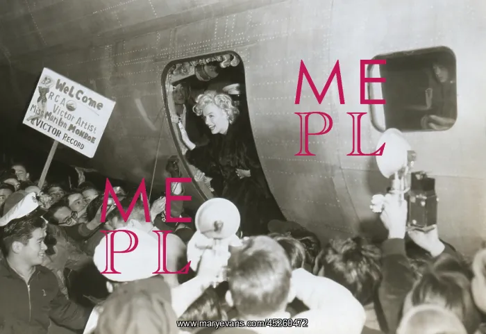 : Marilyn Monroe arriving at a U.S. Armed Forces : Marilyn Monroe arriving at a U.S. Armed Forces