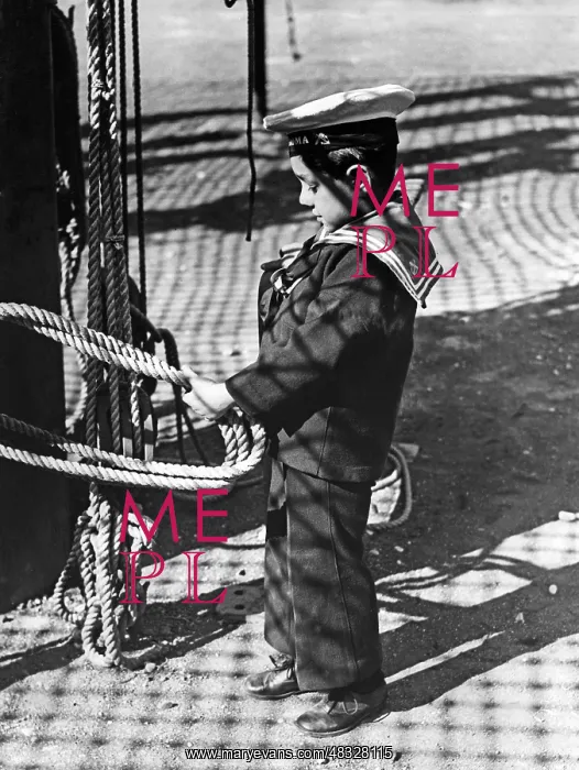 : Marinaretti boy winding ropes, 1933 : Marinaretti boy winding ropes, 1933