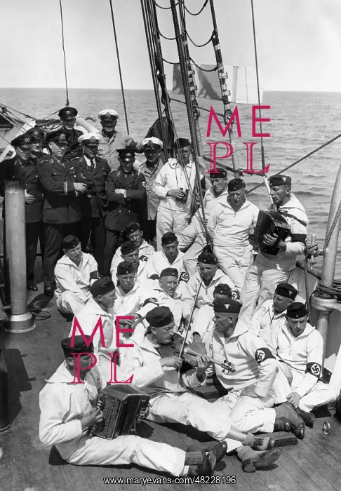 : Marine SA members making music, 1937 : Marine SA members making music, 1937