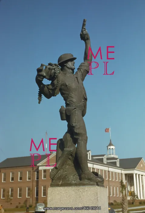 : Marine - Statue - Military - Wwii : Marine - Statue - Military - Wwii