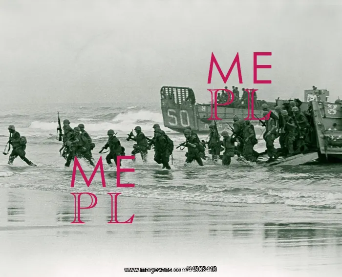 : Marines Landing On Shore During : Marines Landing On Shore During