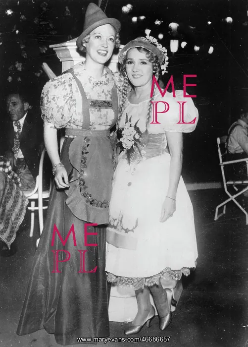 : Marion Davies and Mary Pickford in : Marion Davies and Mary Pickford in