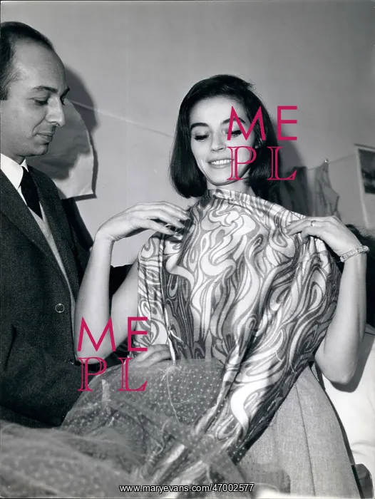 : Marisa Pavan, in Rome, choosing new dresses : Marisa Pavan, in Rome, choosing new dresses