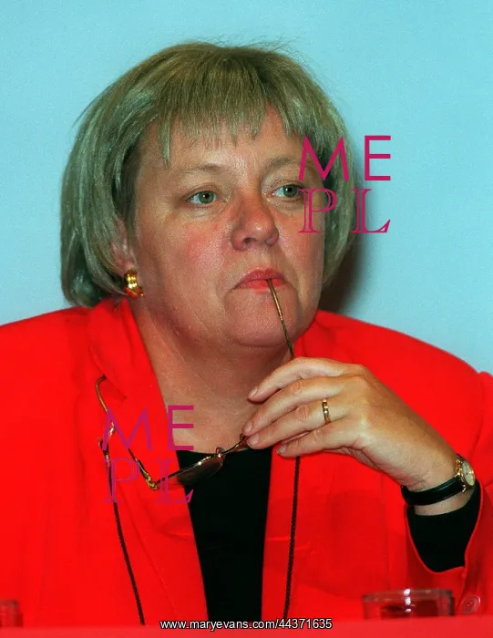 : Marjorie Mo Mowlam MP : Marjorie Mo Mowlam MP
