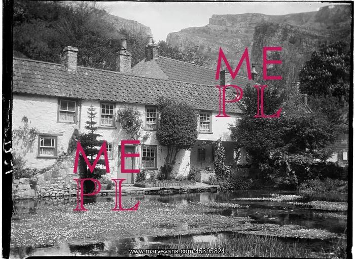 : MARK HOLE COTTAGE, THE CLIFFS, CHEDDAR, SEDGEMOOR, SOMERSET : MARK HOLE COTTAGE, THE CLIFFS, CHEDDAR, SEDGEMOOR, SOMERSET