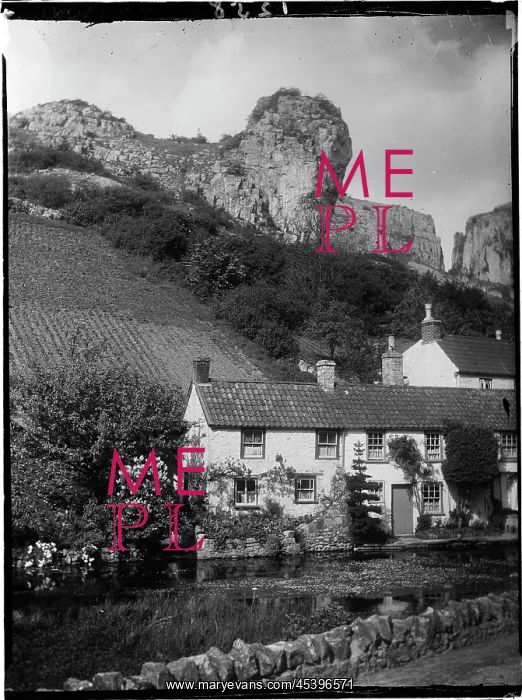 : MARK HOLE COTTAGE, THE CLIFFS, CHEDDAR, SEDGEMOOR, SOMERSET : MARK HOLE COTTAGE, THE CLIFFS, CHEDDAR, SEDGEMOOR, SOMERSET