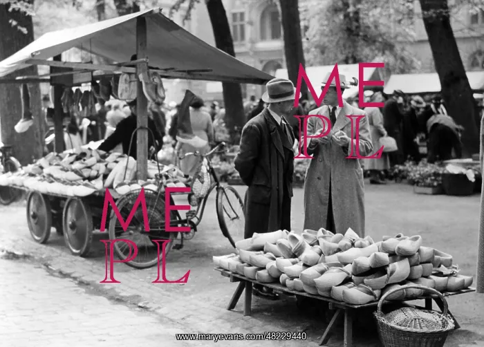 : Market in Muenster, 1935 : Market in Muenster, 1935