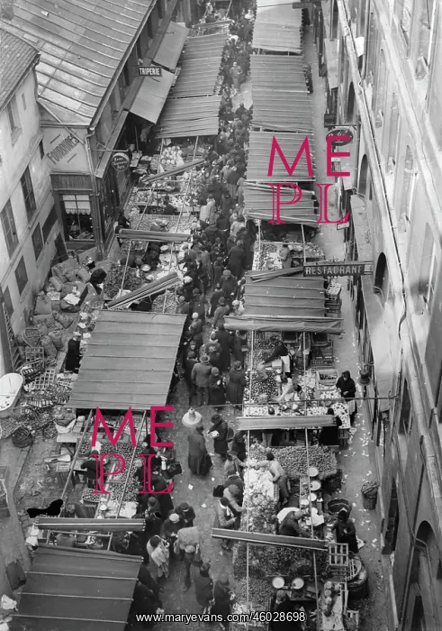 : Market in the passage Berryer : Market in the passage Berryer
