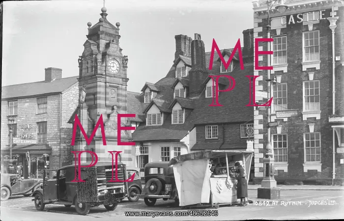 : Market Scene in Ruthin : Market Scene in Ruthin