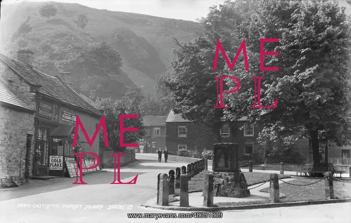 : Market Square in Castleton : Market Square in Castleton