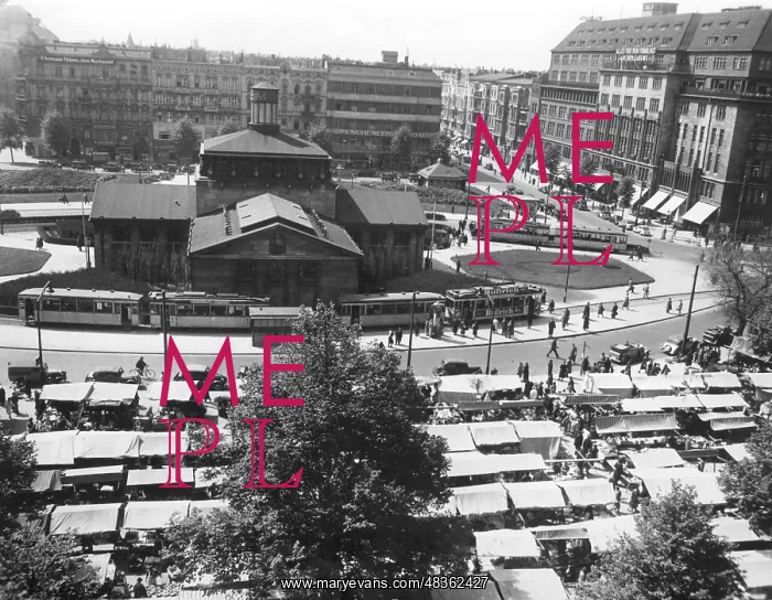 : Market on Wittenbergplatz in Berlin, 1938 : Market on Wittenbergplatz in Berlin, 1938