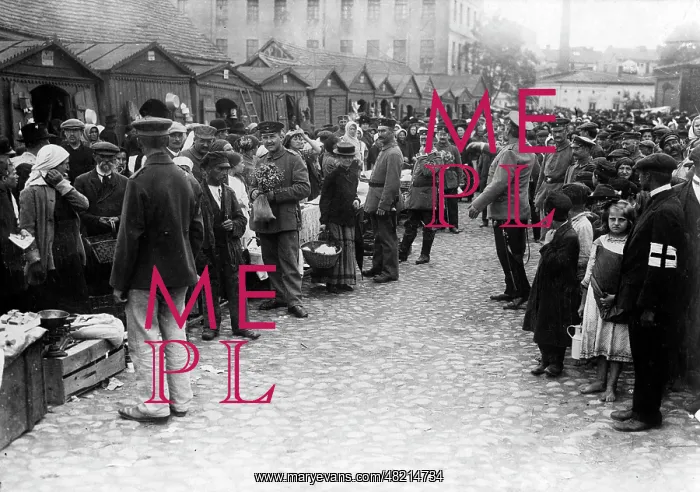 : The marketplace of Lodz, 1915 : The marketplace of Lodz, 1915
