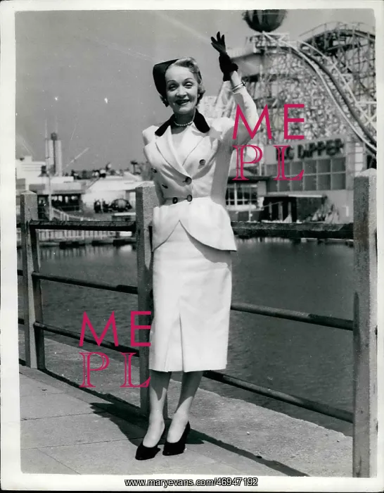 : Marlene Dietrich arrives in Blackpool for show : Marlene Dietrich arrives in Blackpool for show