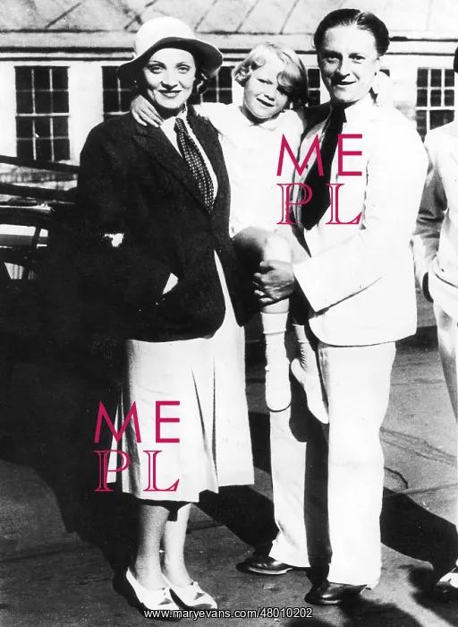 : Marlene Dietrich with daughter Maria and husband Rudolf Sieb : Marlene Dietrich with daughter Maria and husband Rudolf Sieb