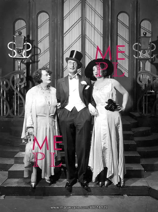 : Marlene Dietrich, Hans Albers and Rosa Valetti on stage in