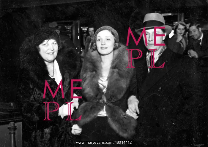 : Marlene Dietrich with her mother and her husband, Rudolf Sie : Marlene Dietrich with her mother and her husband, Rudolf Sie