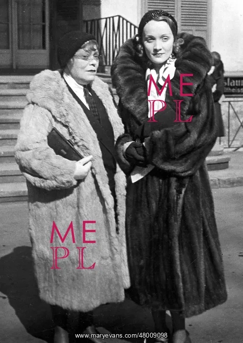 : Marlene Dietrich together with Rosa Valetti : Marlene Dietrich together with Rosa Valetti