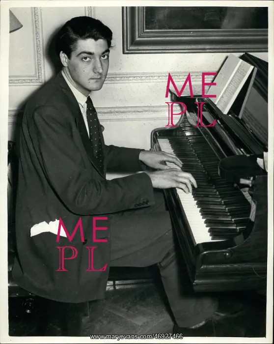 : Marquess of Londonderry at the piano : Marquess of Londonderry at the piano