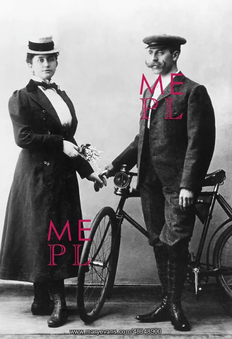 : Married couple with bicycle, around 1910 : Married couple with bicycle, around 1910