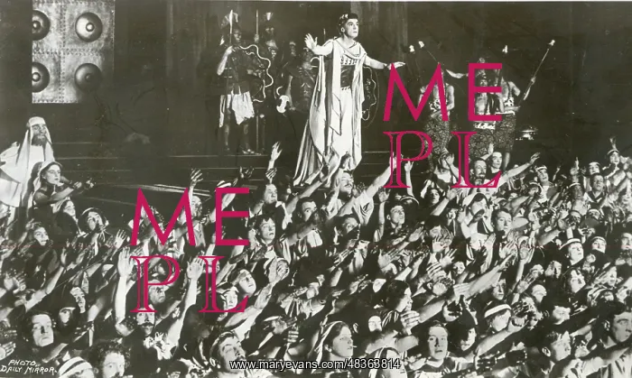 : Martin Harvey as Oedipus Rex in crowd scene : Martin Harvey as Oedipus Rex in crowd scene