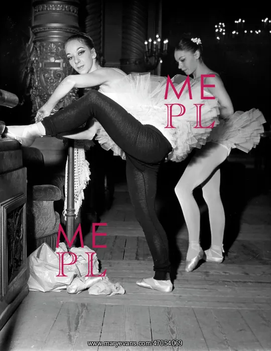 : Martine Clary, ballet dancer at the Paris Opera : Martine Clary, ballet dancer at the Paris Opera