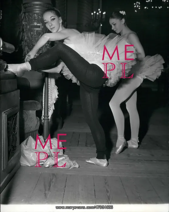 : Martine Clary, ballet dancer at the Paris Opera : Martine Clary, ballet dancer at the Paris Opera