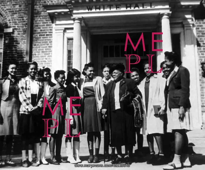 : Mary McLeod Bethune with students at Bethune-Cookman ? : Mary McLeod Bethune with students at Bethune-Cookman ?